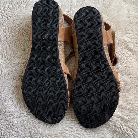 TAOS women's Trulie sandals in camel size 7.5 - Picture 4 of 7